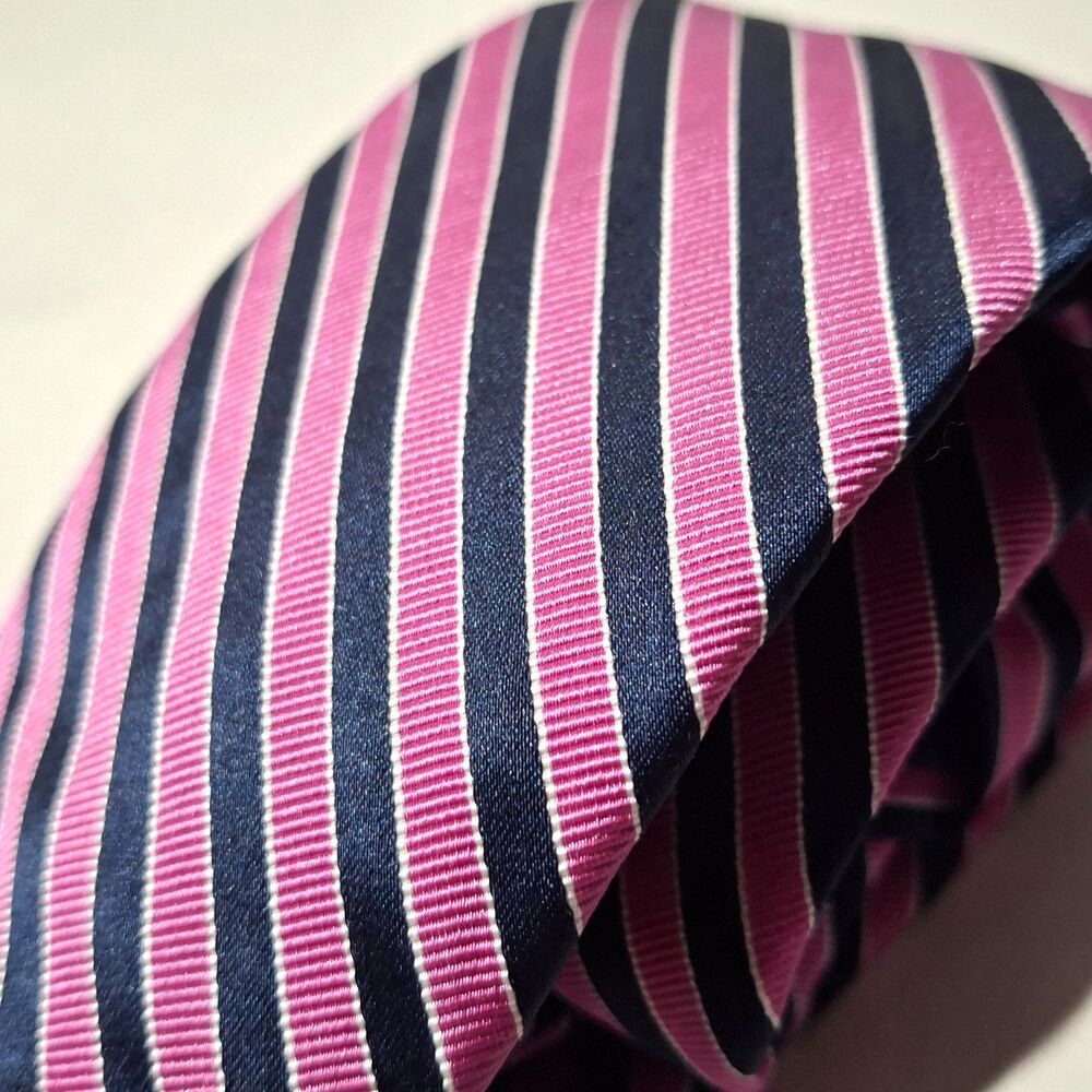 VINTAGE/PREPPY TED BAKER LONDON SILK TIE
